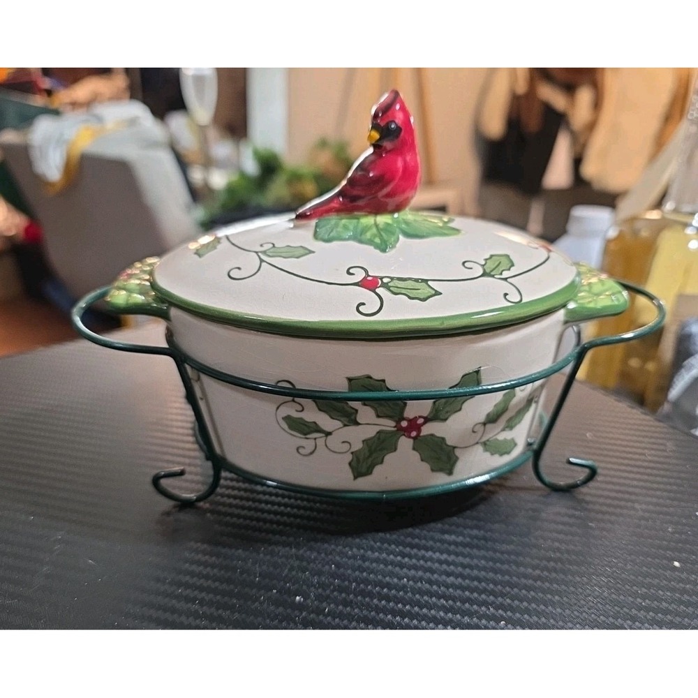 Temptations Presentable Ovenware Cardinal & Holly Casserole Dish With Lid 9oz